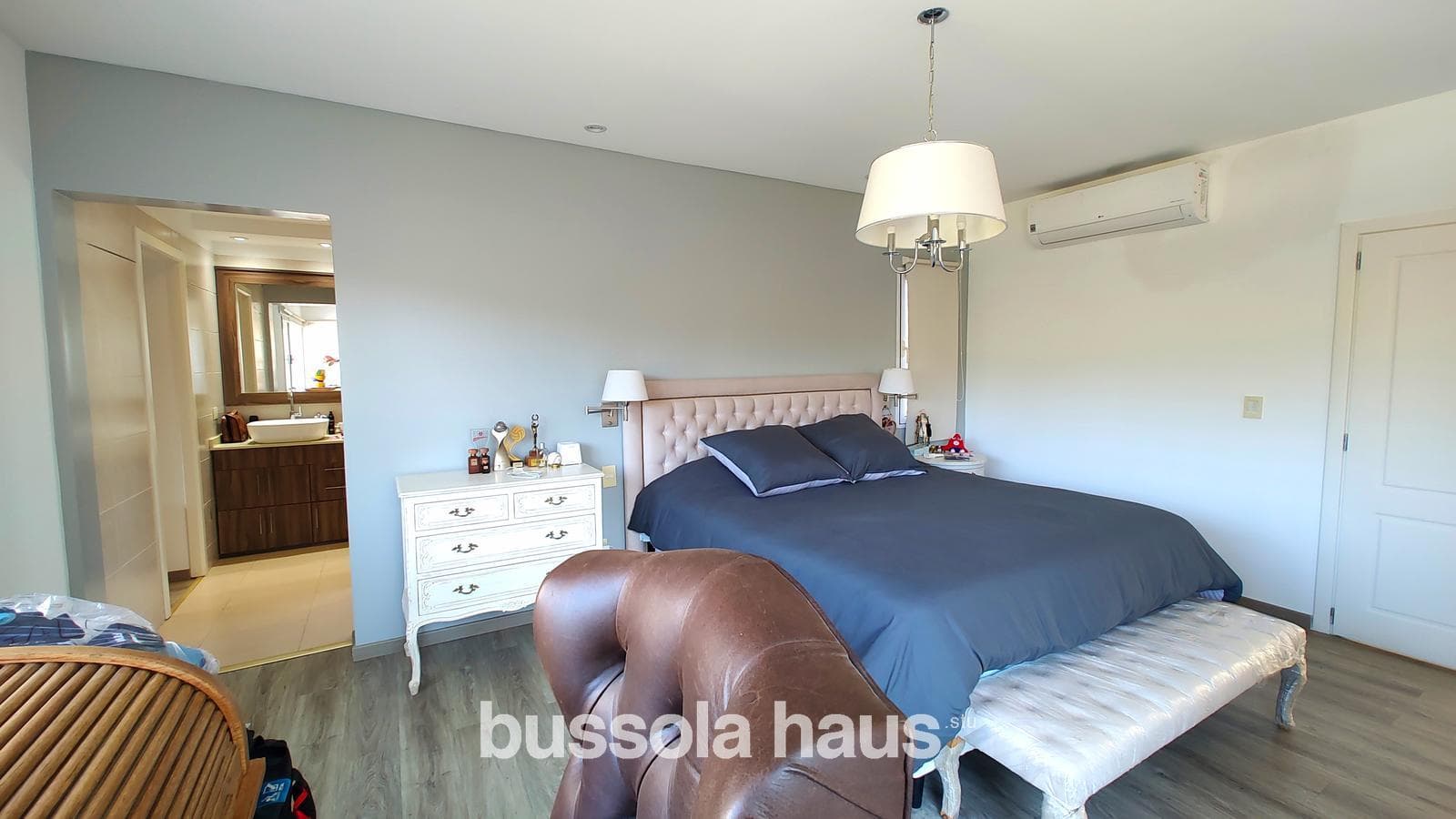 House for sale: 7 rooms, lake views, pool, El Encuentro neighborhood, Tigre—a great opportunity