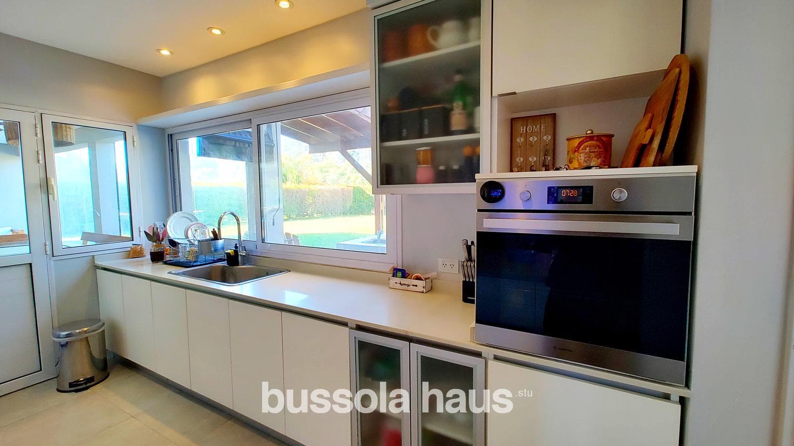 House for sale: 7 rooms, lake views, pool, El Encuentro neighborhood, Tigre—a great opportunity