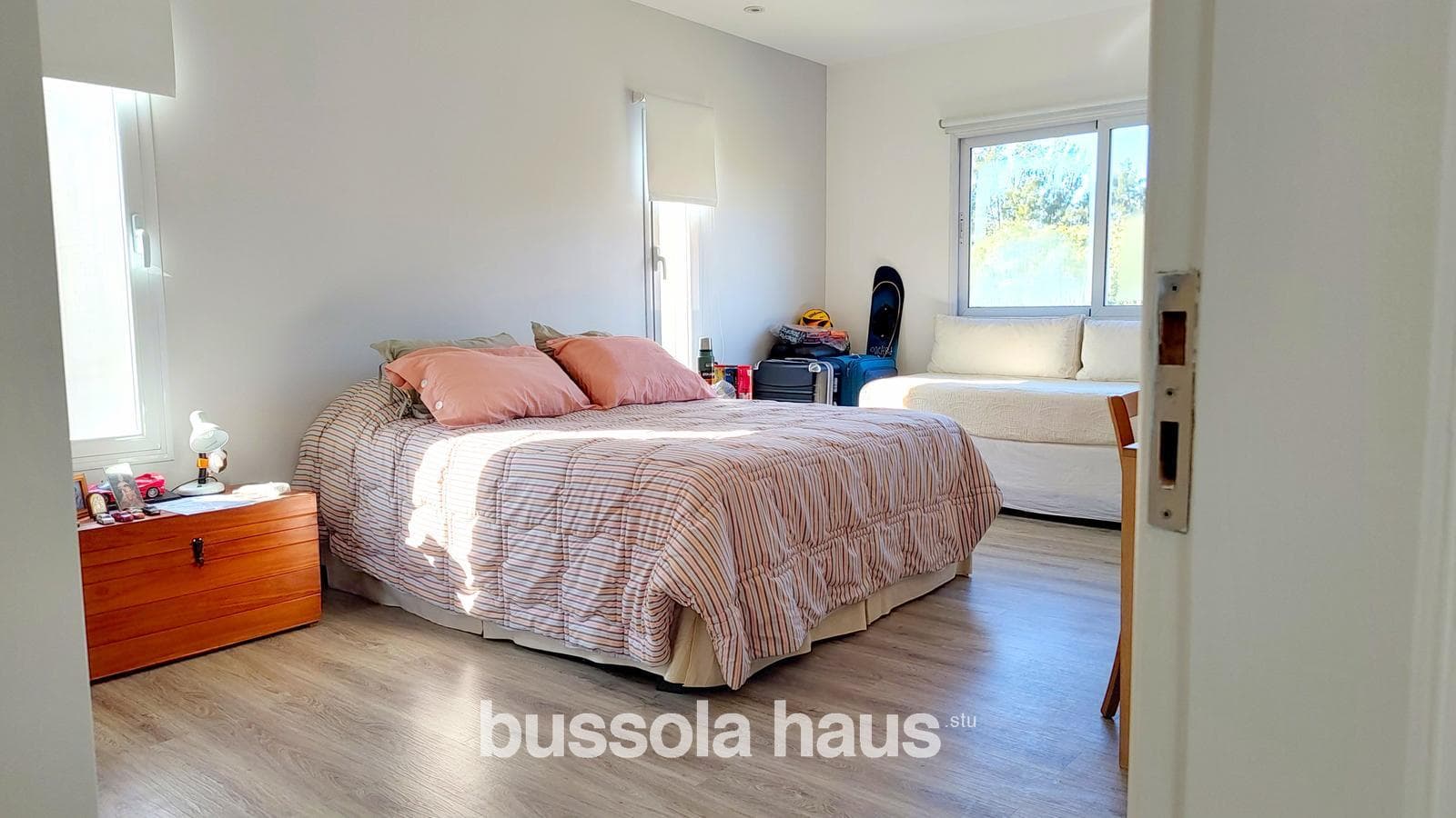 House for sale: 7 rooms, lake views, pool, El Encuentro neighborhood, Tigre—a great opportunity