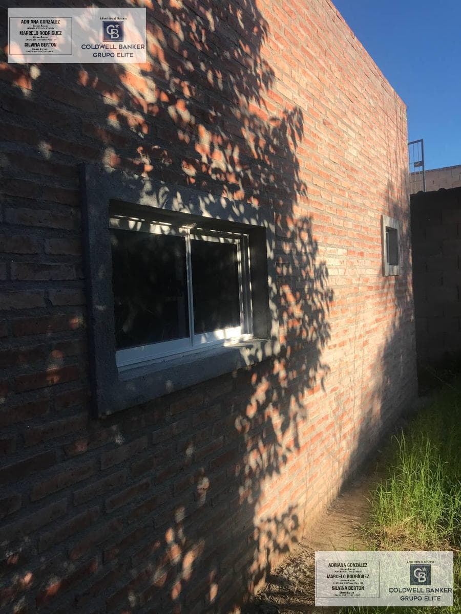 HOUSE IN VILLA MERCEDES WITH A YARD