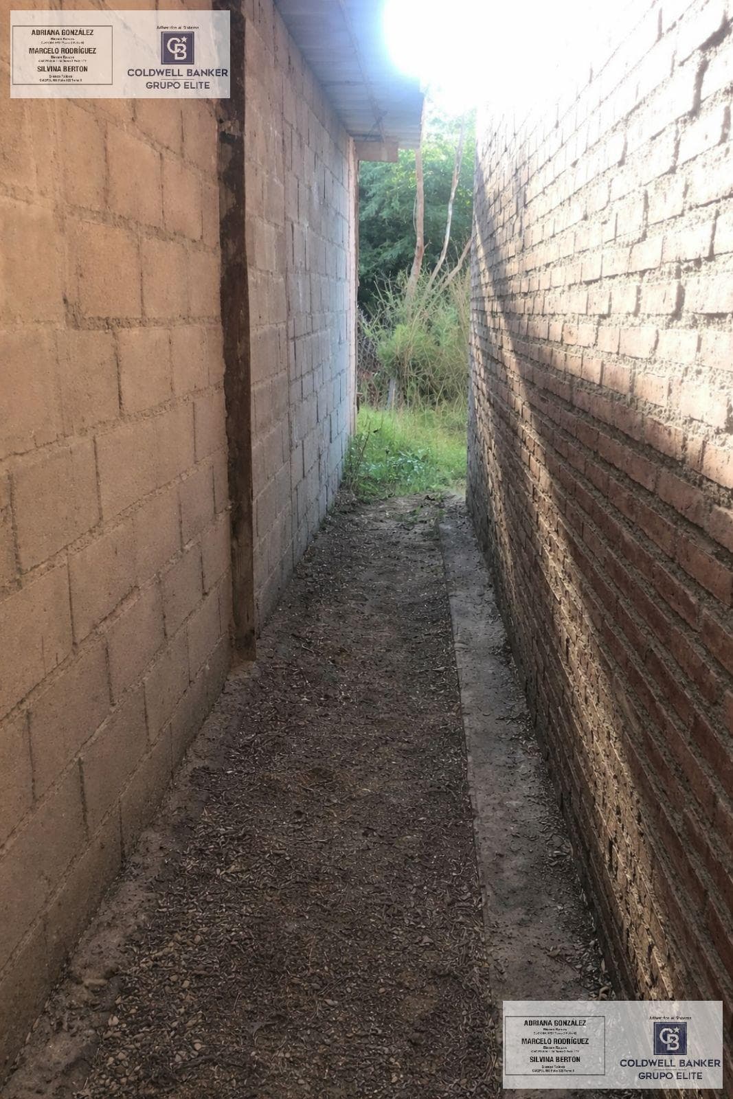 HOUSE IN VILLA MERCEDES WITH A YARD