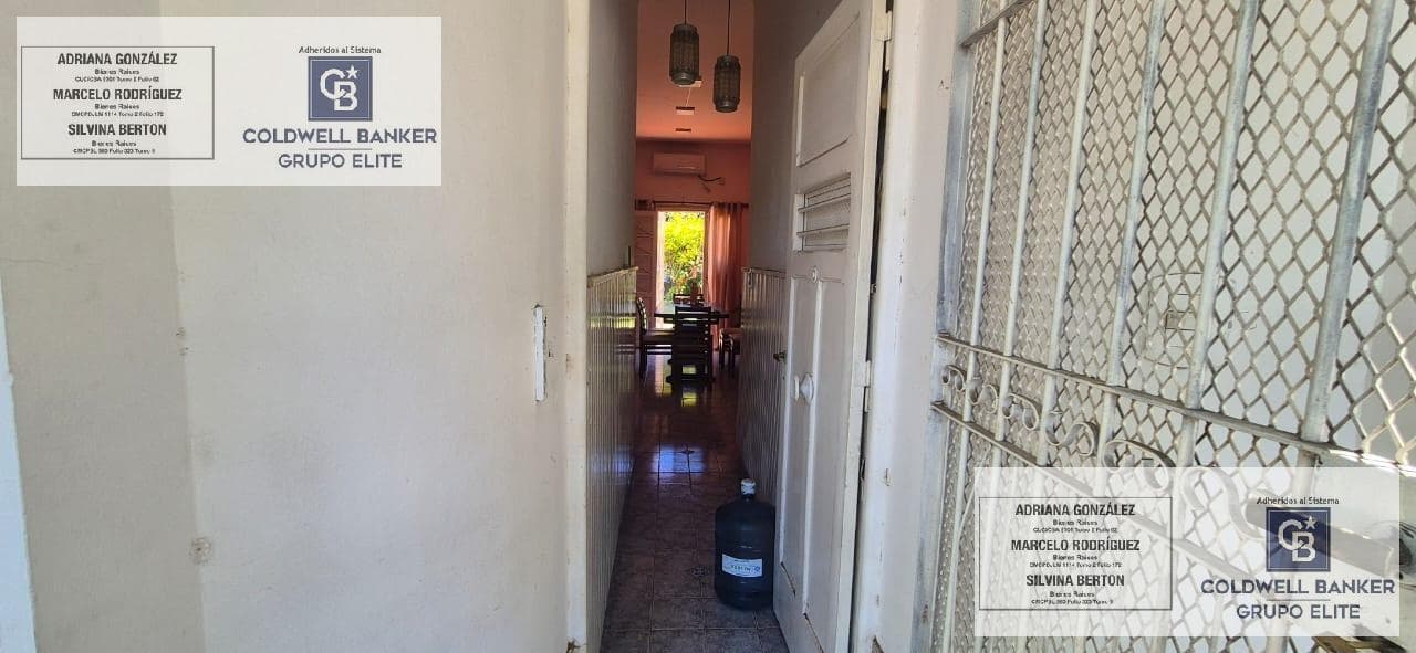 Two-bedroom house with a garage and a yard. Villa Mercedes