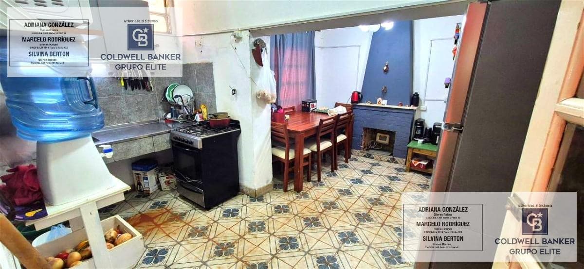 Two-bedroom house with a garage and a yard. Villa Mercedes