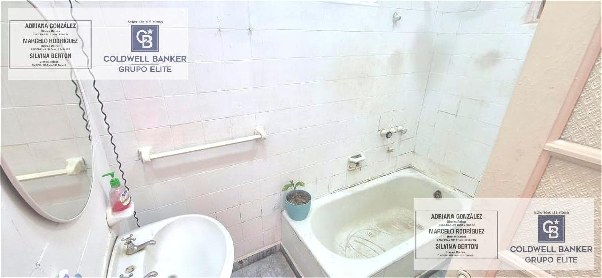 Two-bedroom house with a garage and a yard. Villa Mercedes