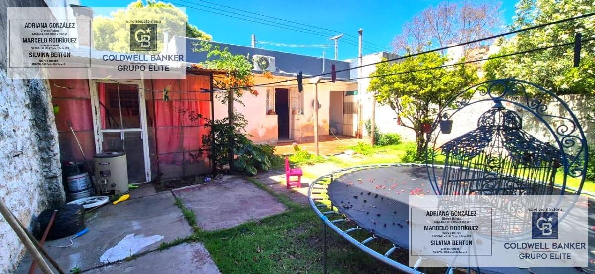 Two-bedroom house with a garage and a yard. Villa Mercedes