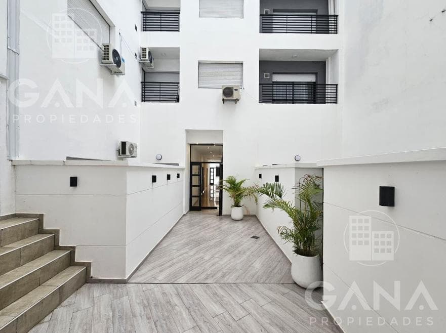 Apartment for Sale in Downtown: 1-Bedroom with Balcony