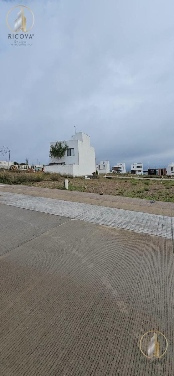 Lot in the Capital Sur Subdivision