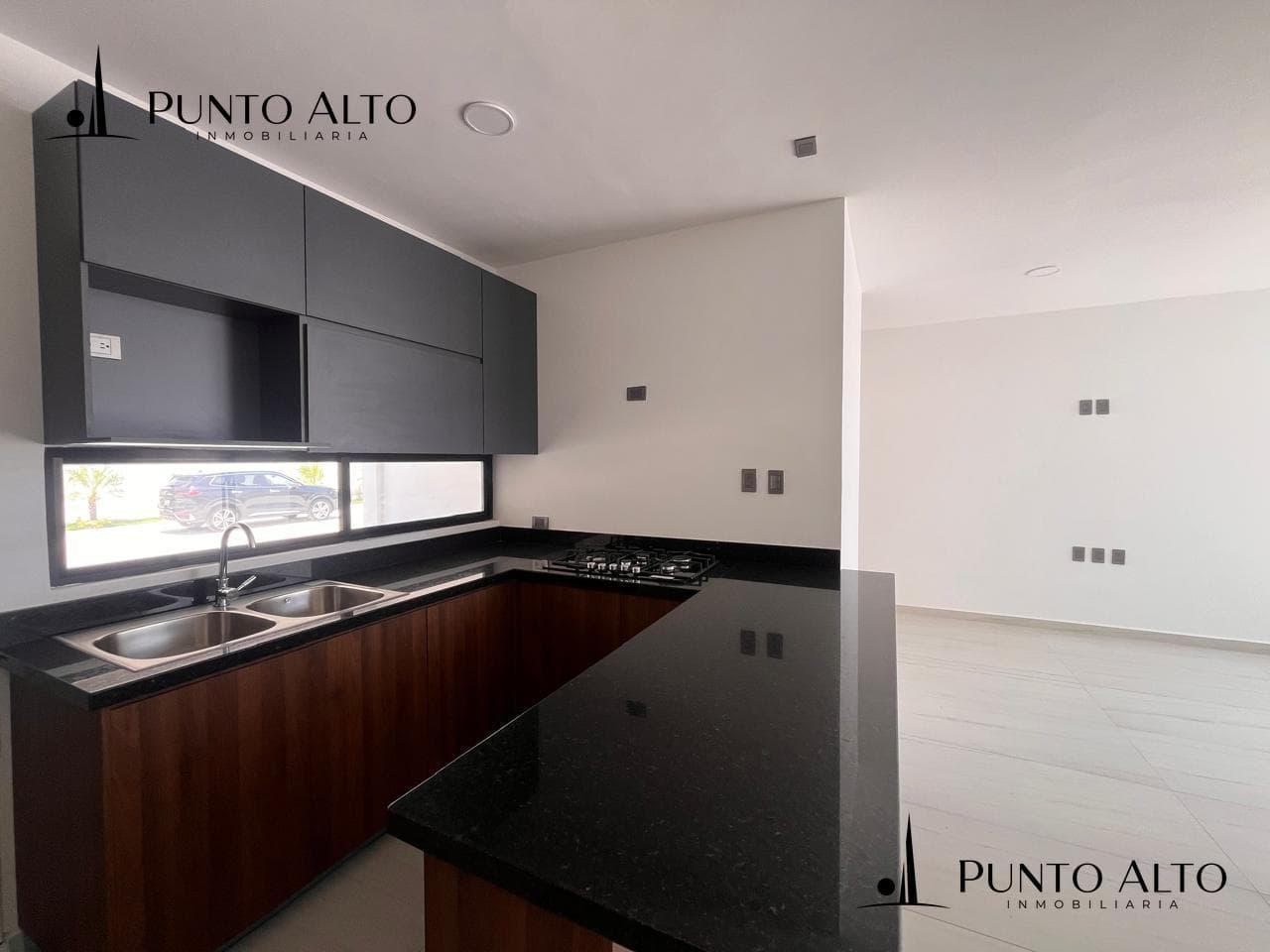 HOUSE FOR SALE ANDARES MIRAMAR NEIGHBORHOOD, VERY CLOSE TO THE BEACH