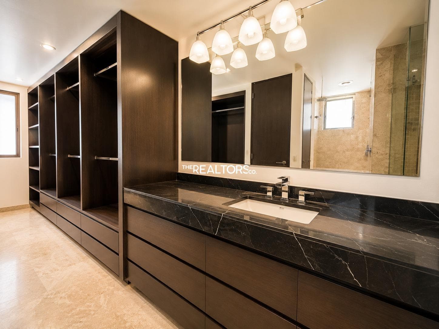 Spacious House in the Cumbres Residential Community