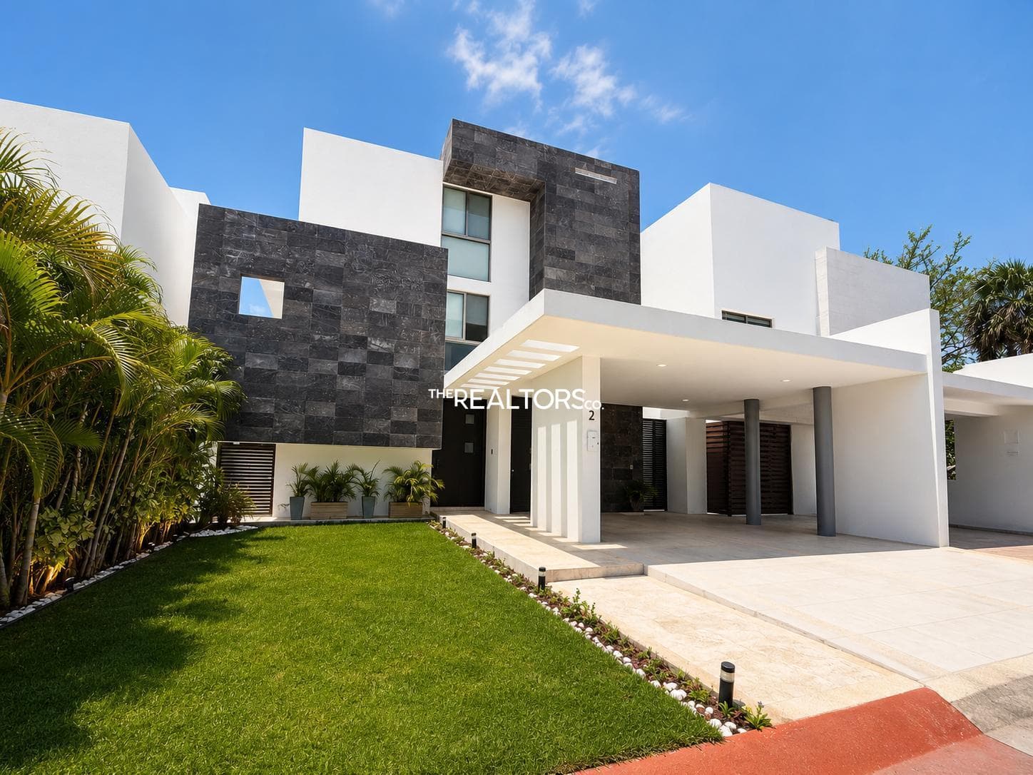 Spacious House in the Cumbres Residential Community
