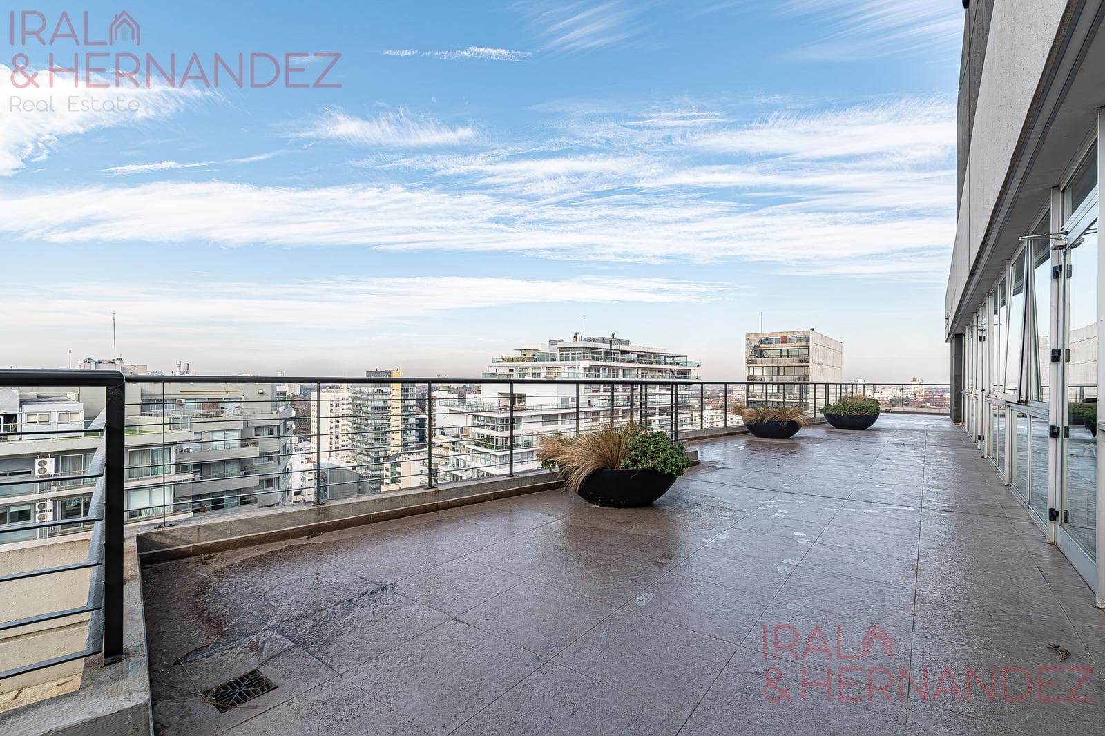 Departamento 2 ambientes con cochera en edificio Star Tower en Olivos