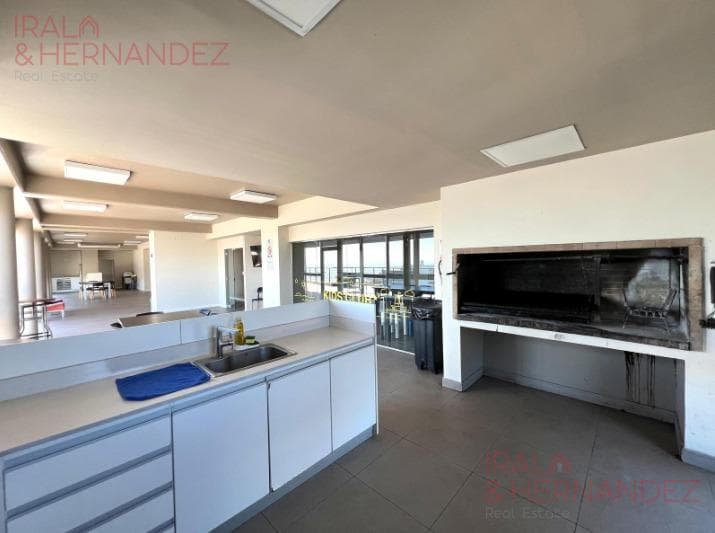 Departamento 2 ambientes con cochera en edificio Star Tower en Olivos