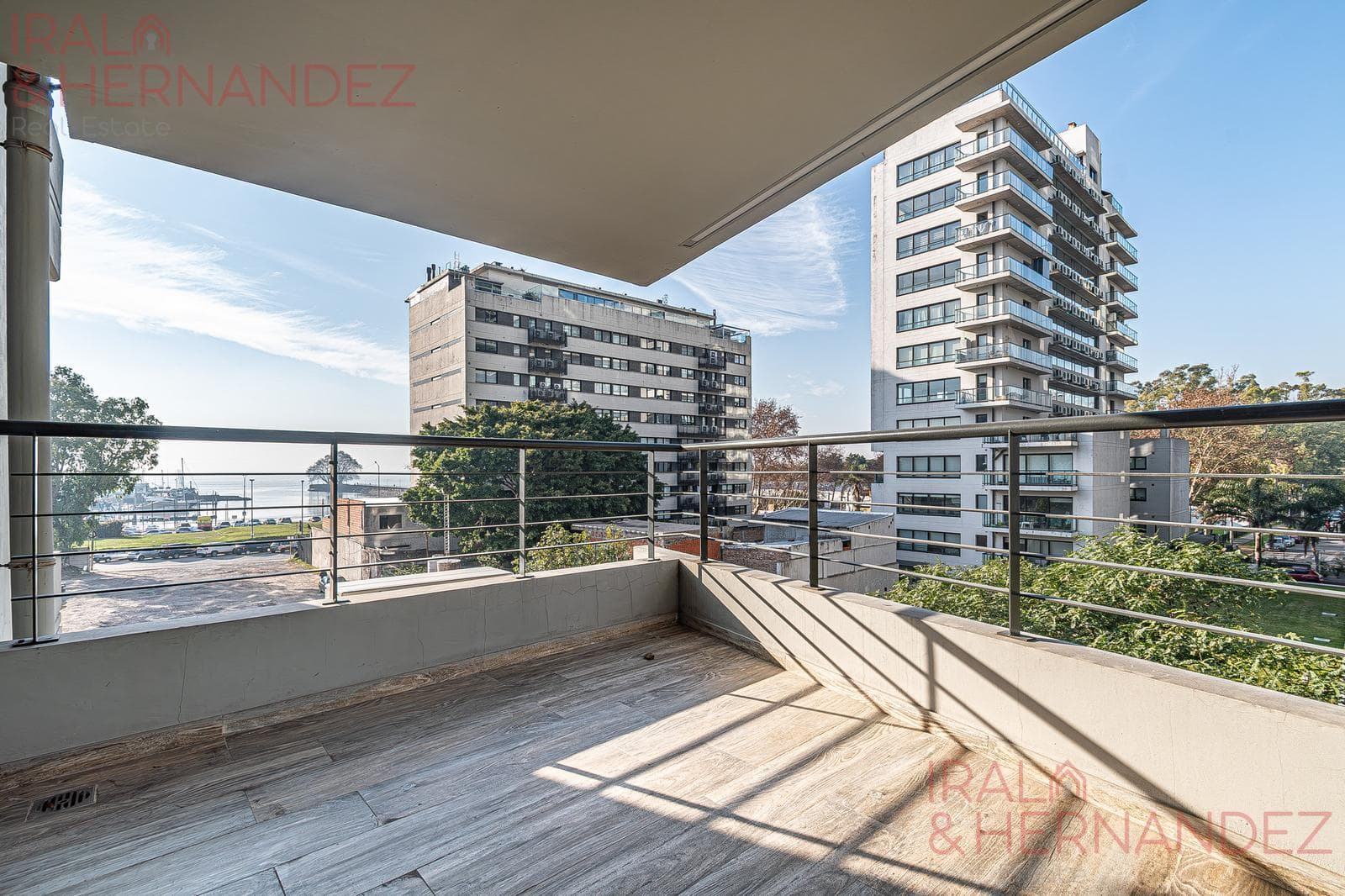 Departamento 2 ambientes con cochera en edificio Star Tower en Olivos