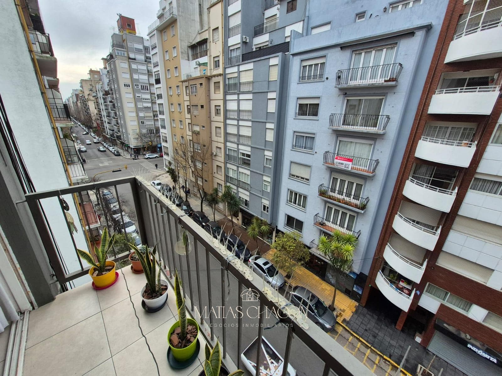 2-room apartment facing the street with a projecting balcony (MARAL 22 BUILDING)