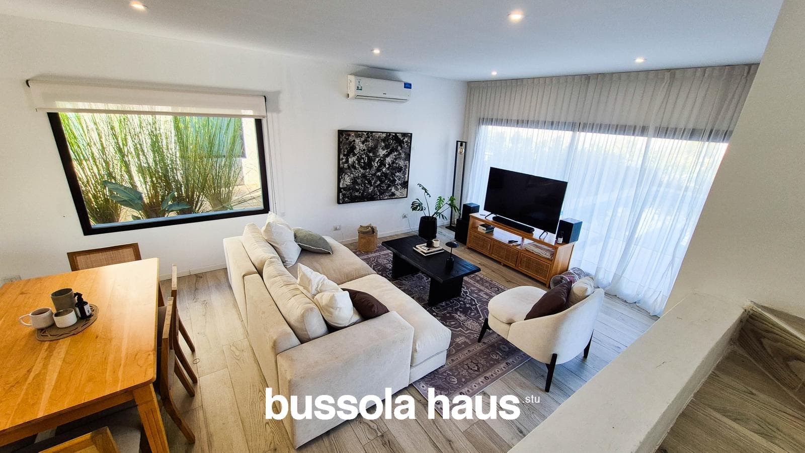 4-Bedroom House for Sale on an Interior Lot with a Pool in Vila Marina Villanueva
