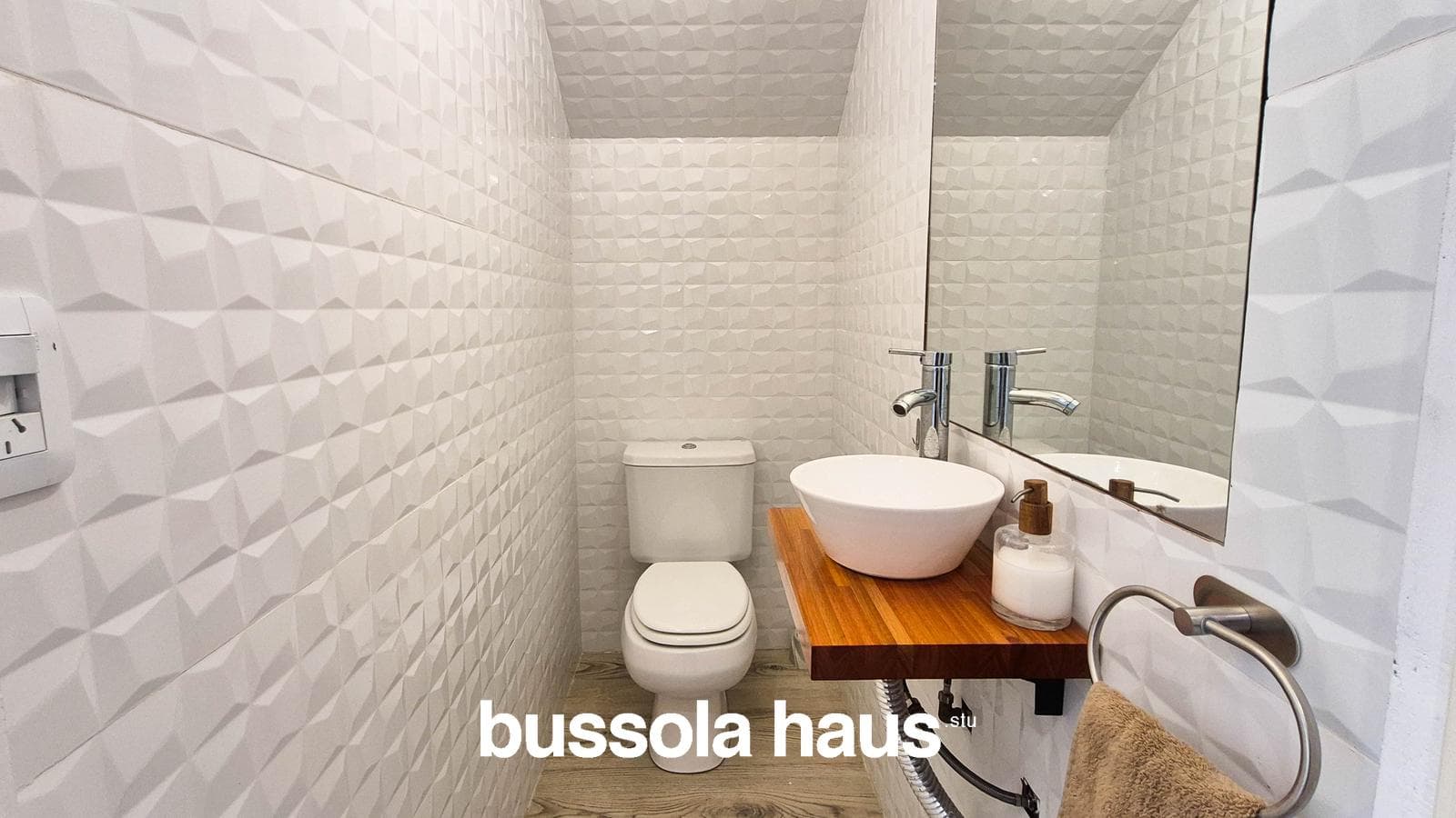 4-Bedroom House for Sale on an Interior Lot with a Pool in Vila Marina Villanueva