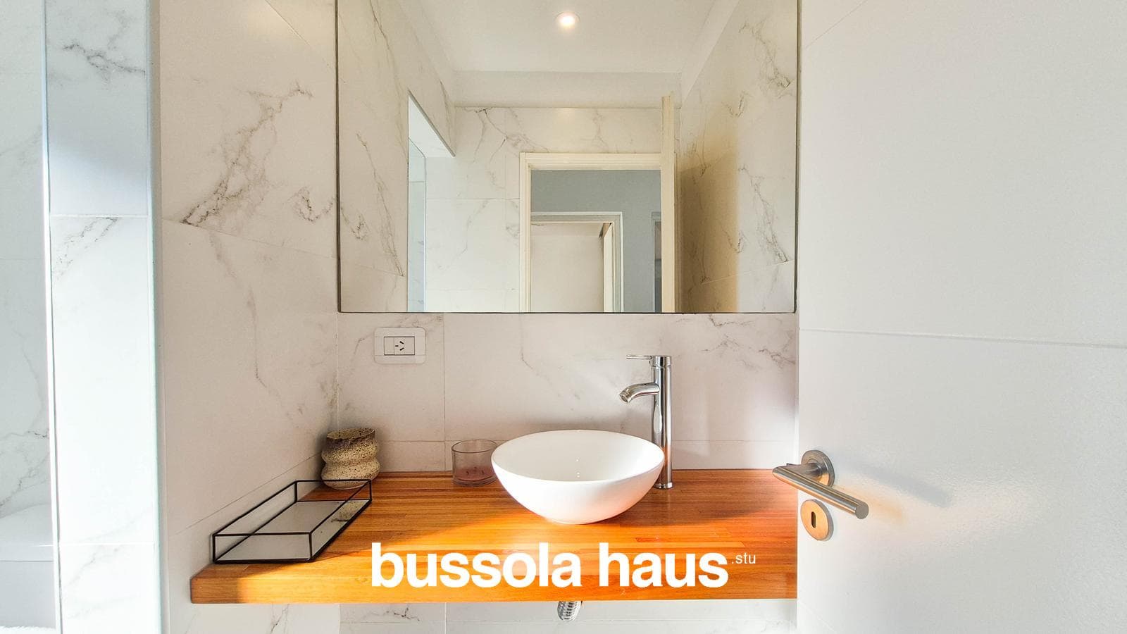 4-Bedroom House for Sale on an Interior Lot with a Pool in Vila Marina Villanueva