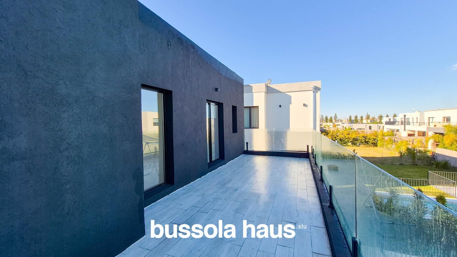 4-Bedroom House for Sale on an Interior Lot with a Pool in Vila Marina Villanueva