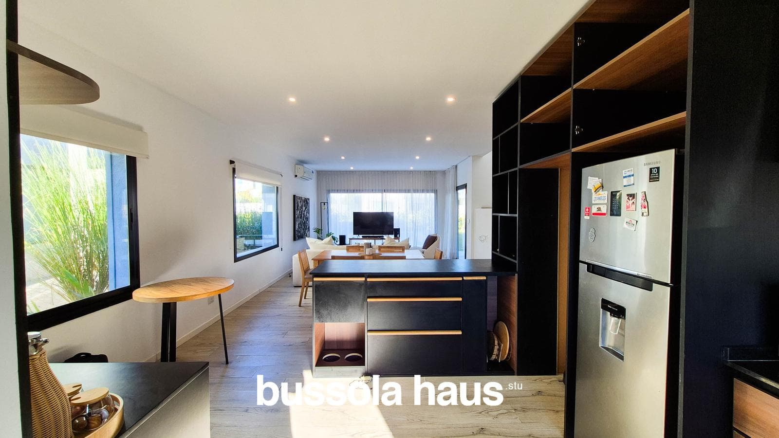 4-Bedroom House for Sale on an Interior Lot with a Pool in Vila Marina Villanueva