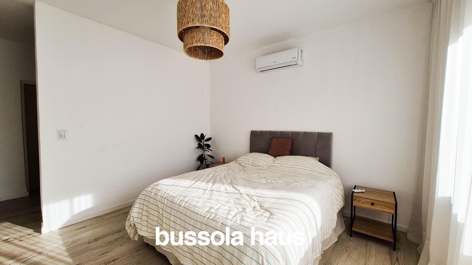 4-Bedroom House for Sale on an Interior Lot with a Pool in Vila Marina Villanueva