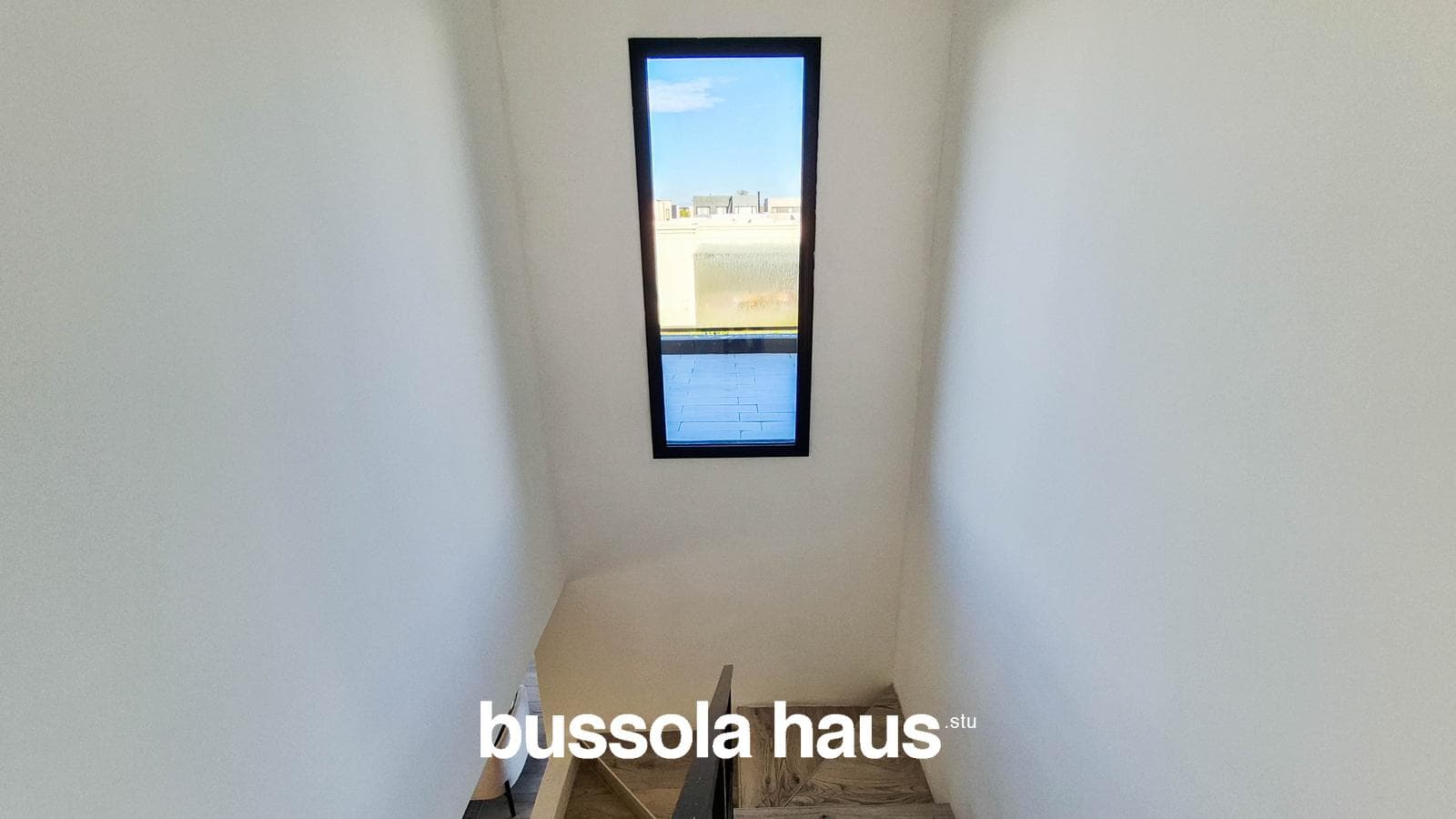 4-Bedroom House for Sale on an Interior Lot with a Pool in Vila Marina Villanueva