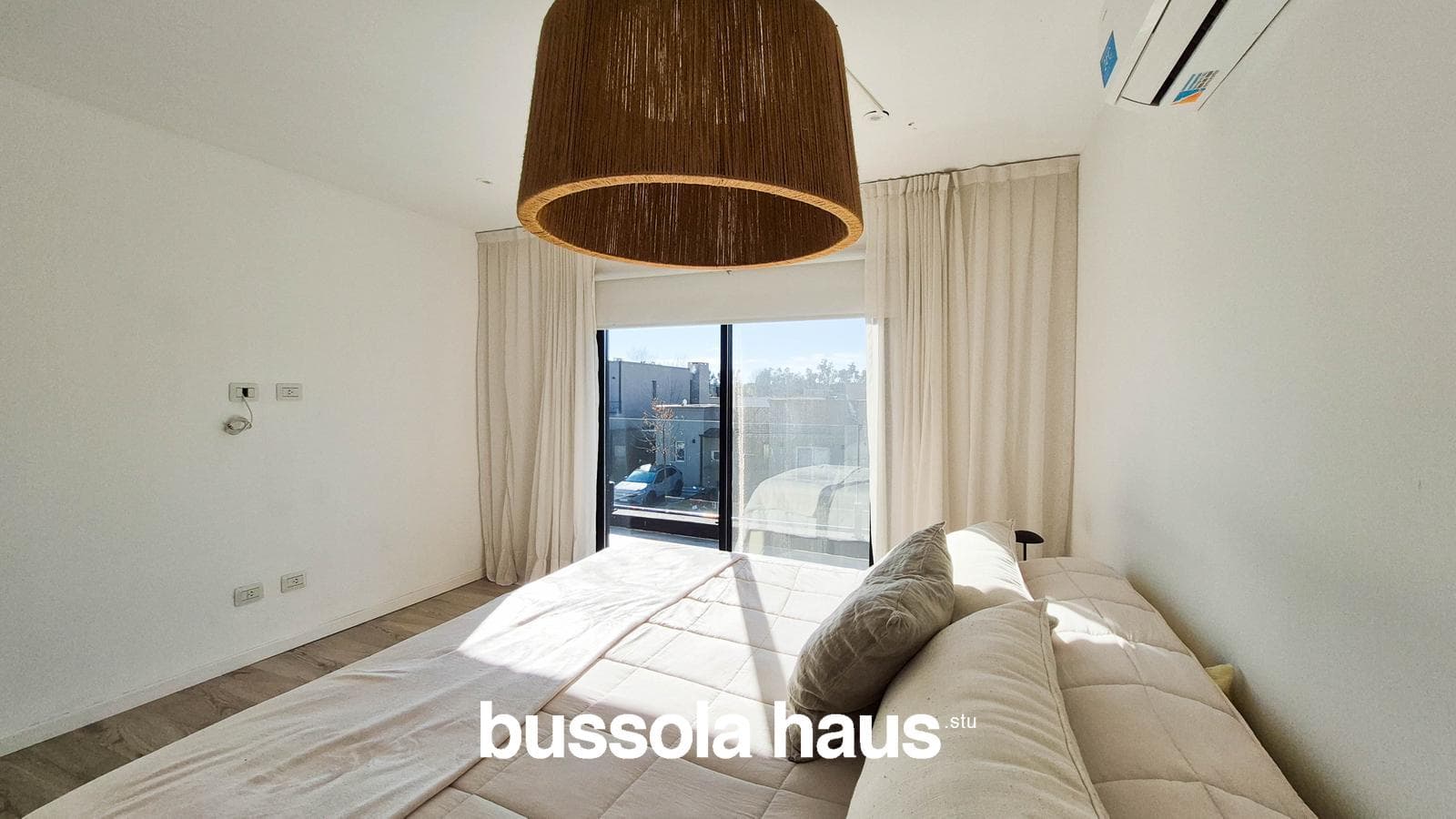 4-Bedroom House for Sale on an Interior Lot with a Pool in Vila Marina Villanueva
