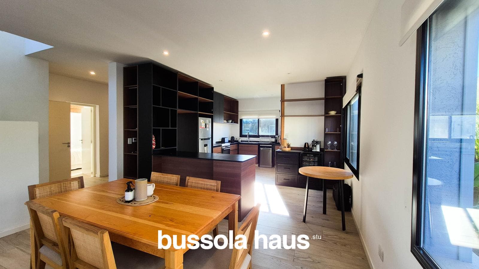 4-Bedroom House for Sale on an Interior Lot with a Pool in Vila Marina Villanueva