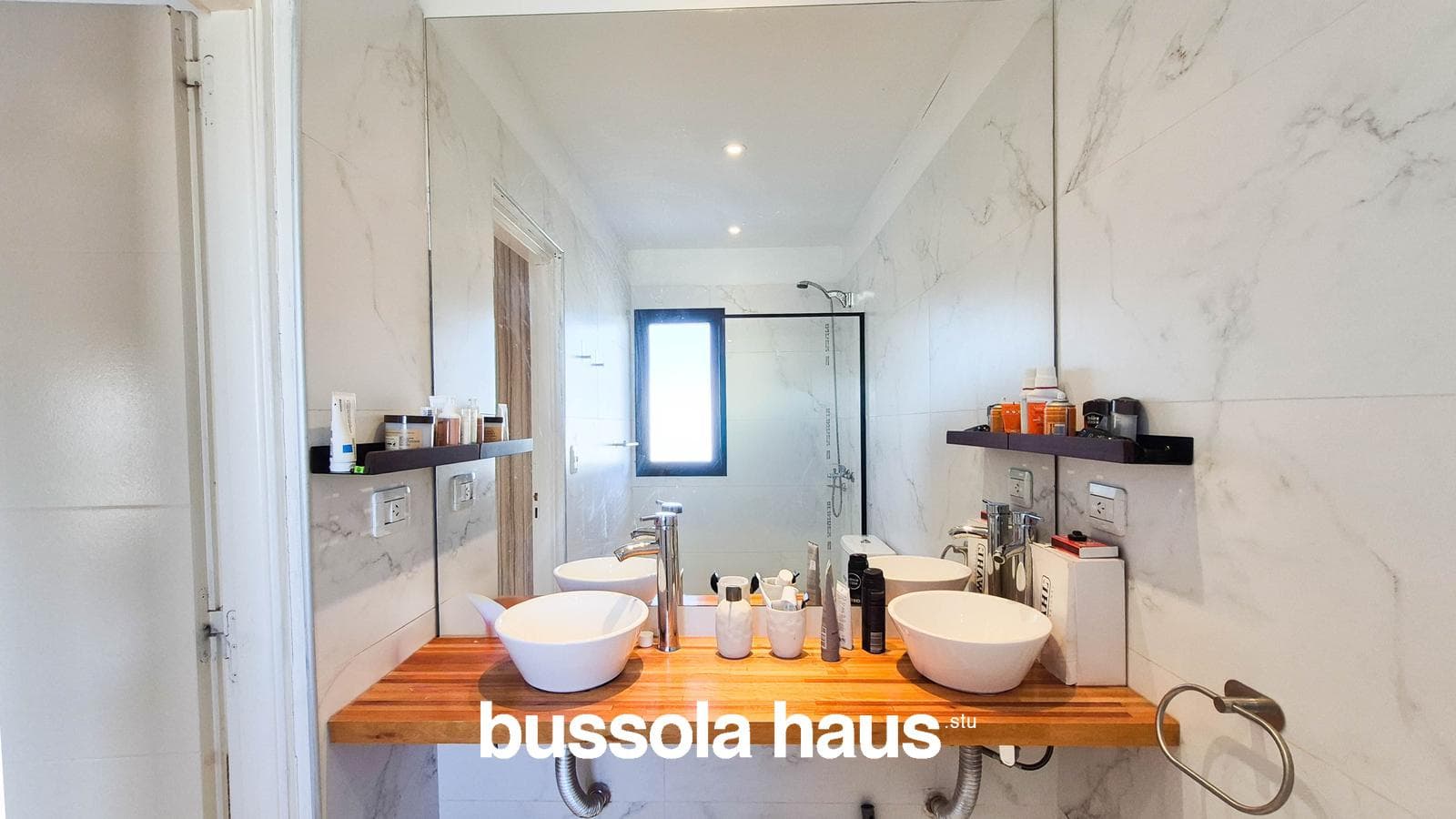 4-Bedroom House for Sale on an Interior Lot with a Pool in Vila Marina Villanueva