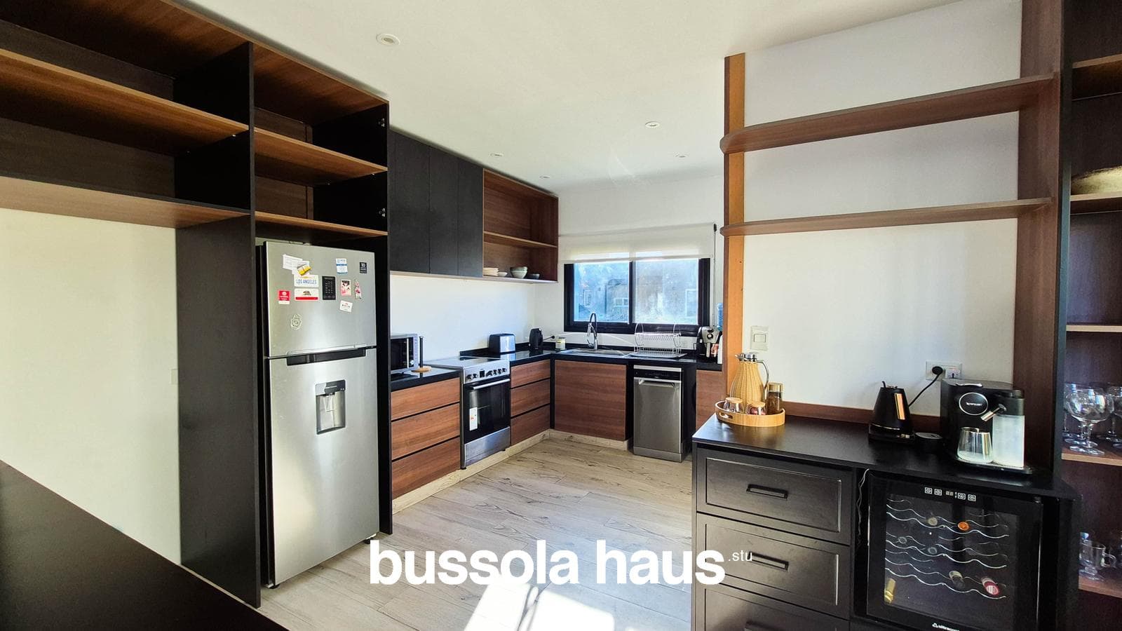 4-Bedroom House for Sale on an Interior Lot with a Pool in Vila Marina Villanueva