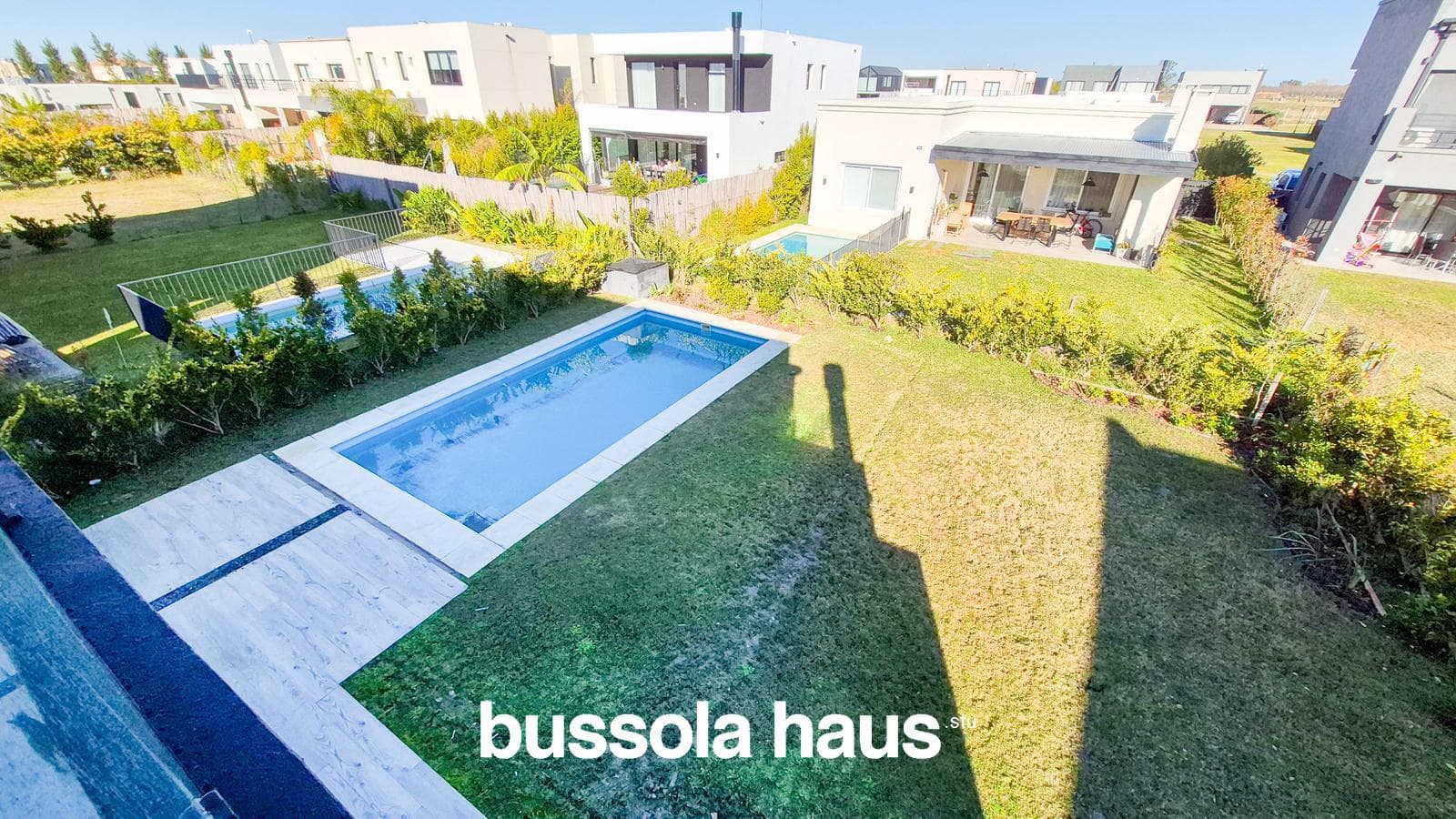 4-Bedroom House for Sale on an Interior Lot with a Pool in Vila Marina Villanueva