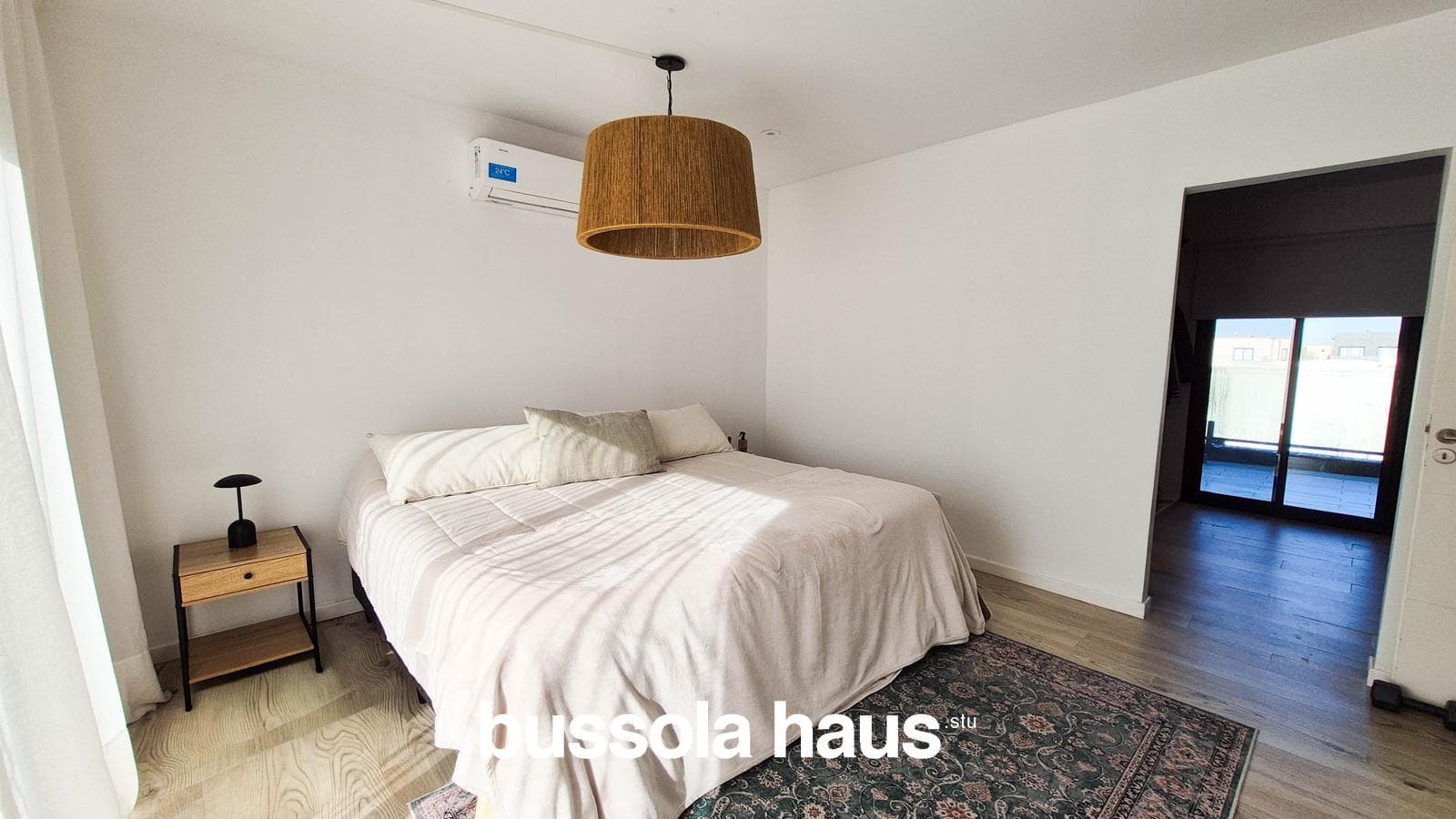 4-Bedroom House for Sale on an Interior Lot with a Pool in Vila Marina Villanueva
