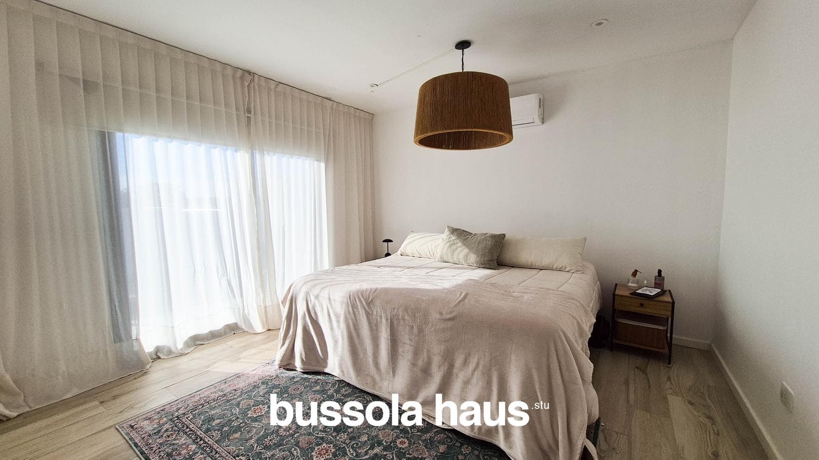 4-Bedroom House for Sale on an Interior Lot with a Pool in Vila Marina Villanueva