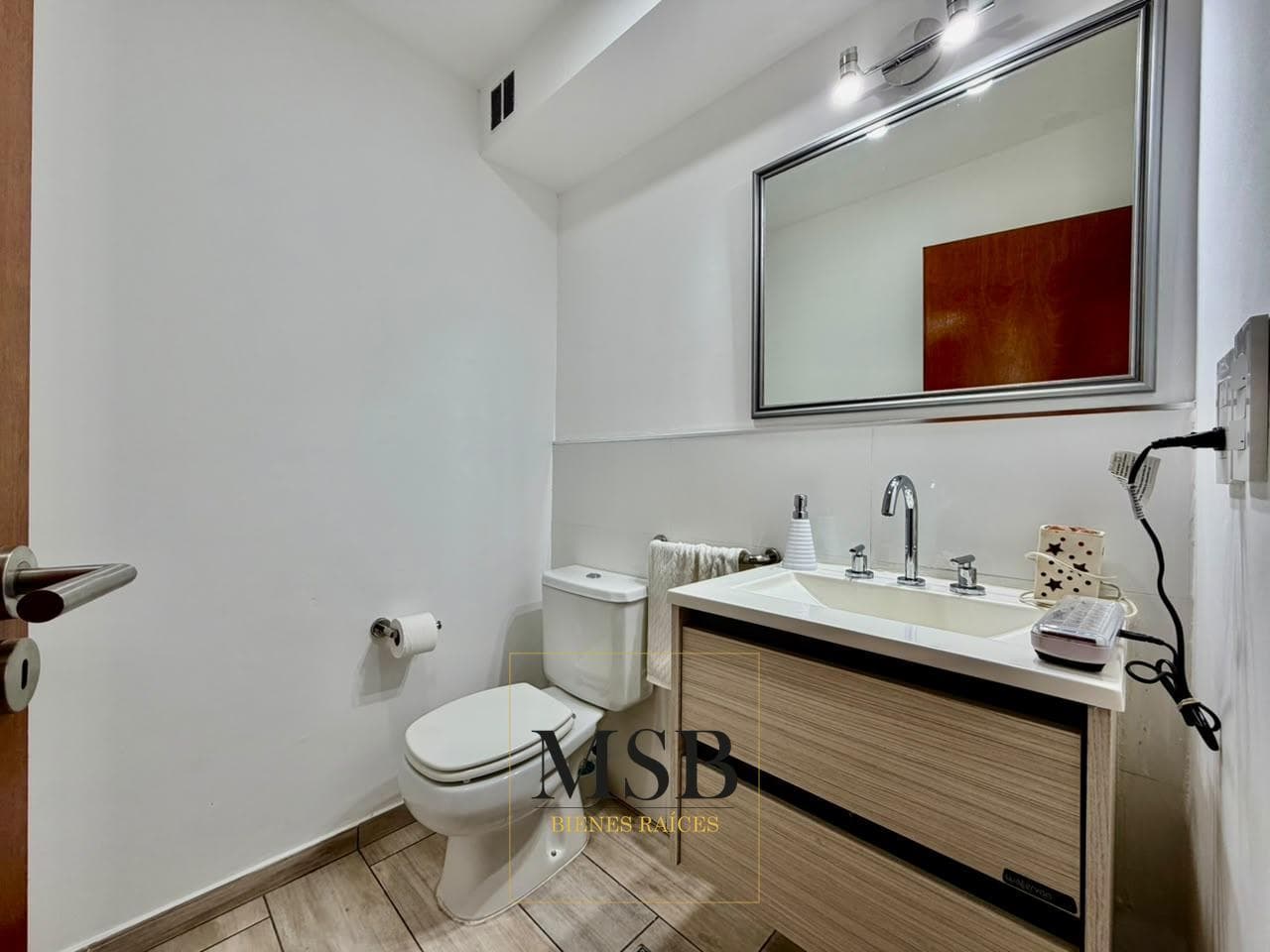 2-bedroom apartment with a garage