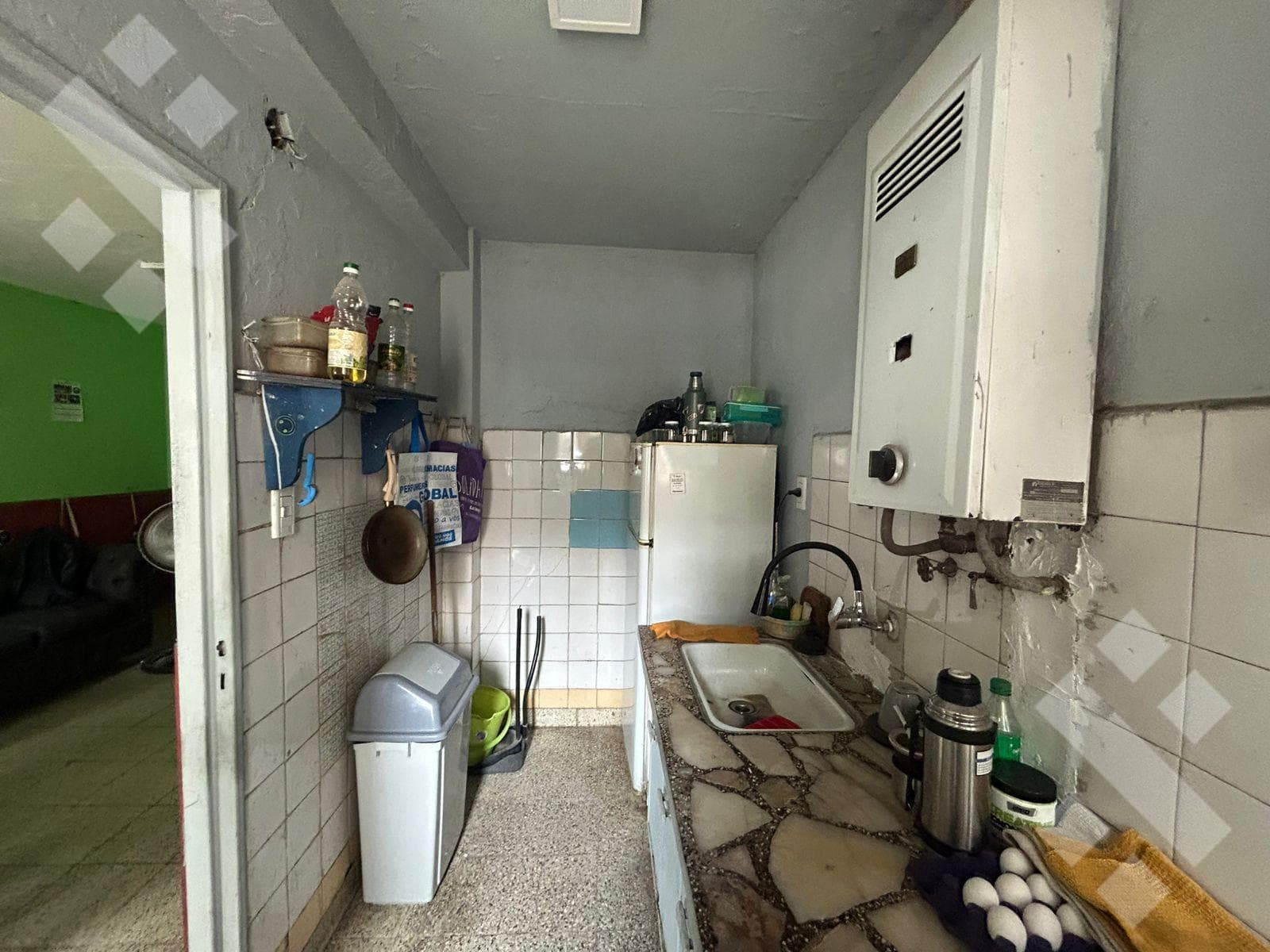 Two-bedroom apartment in need of renovation in Neuquén City