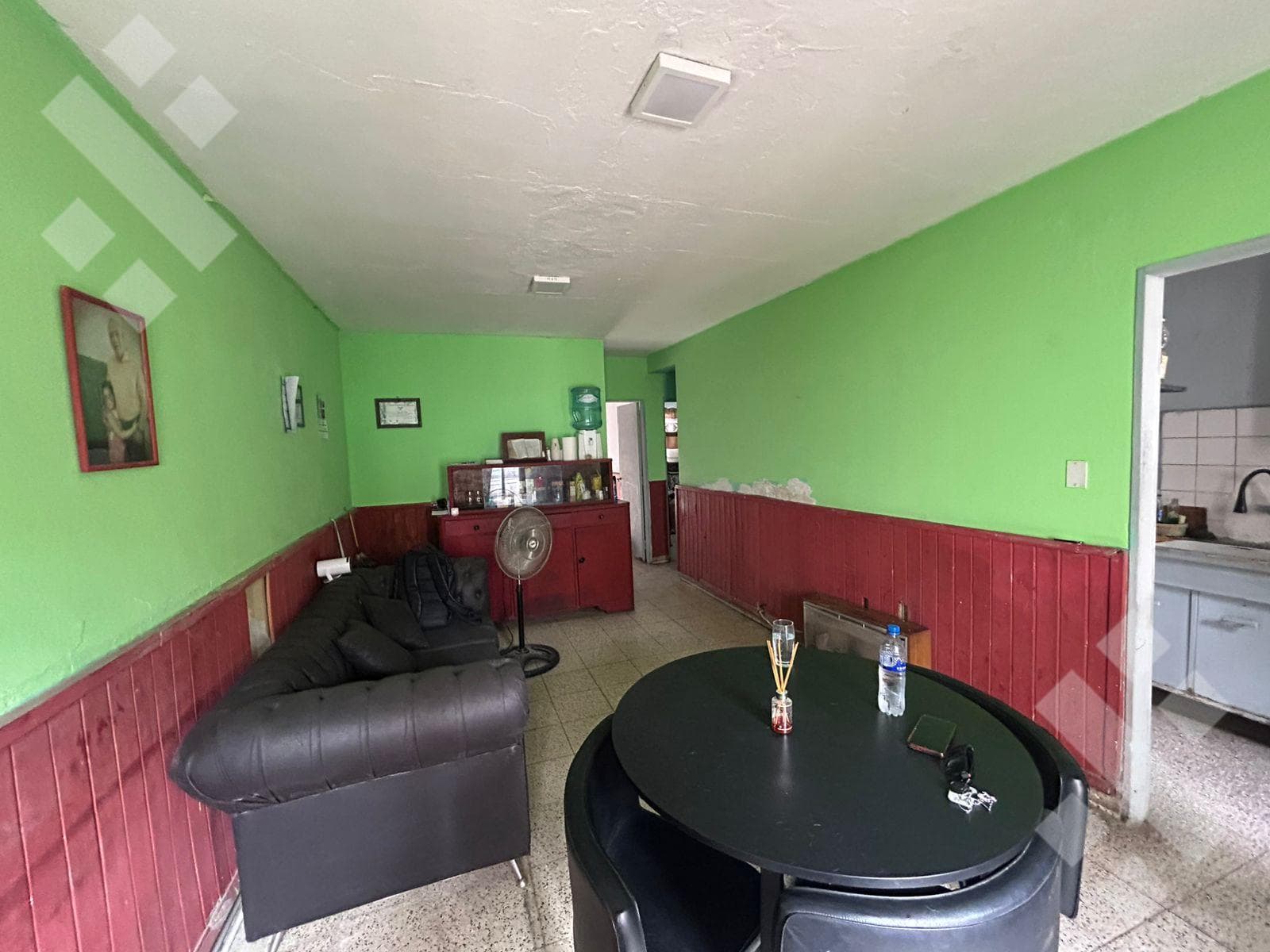 Two-bedroom apartment in need of renovation in Neuquén City