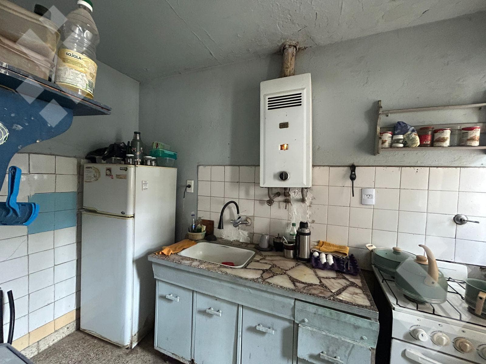 Two-bedroom apartment in need of renovation in Neuquén City