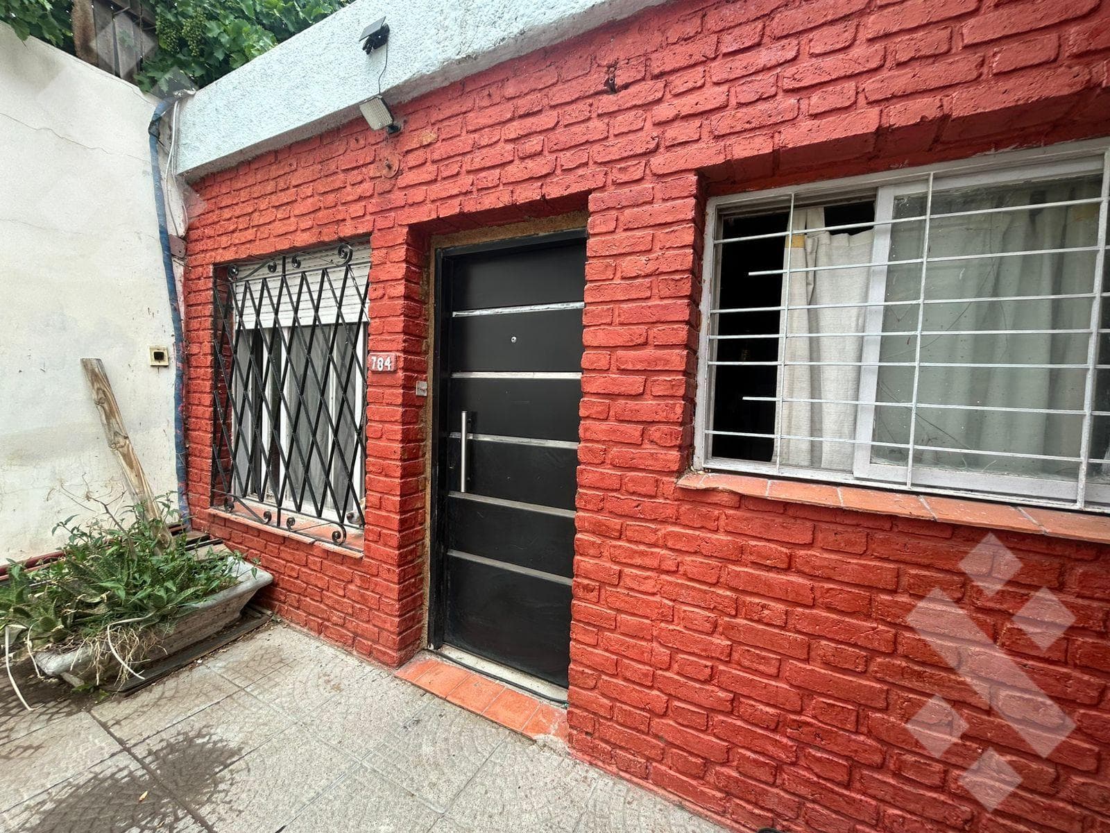 Two-bedroom apartment in need of renovation in Neuquén City