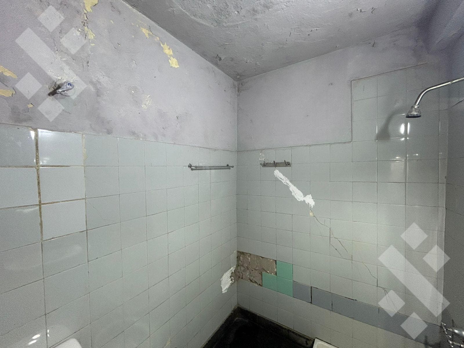 Two-bedroom apartment in need of renovation in Neuquén City