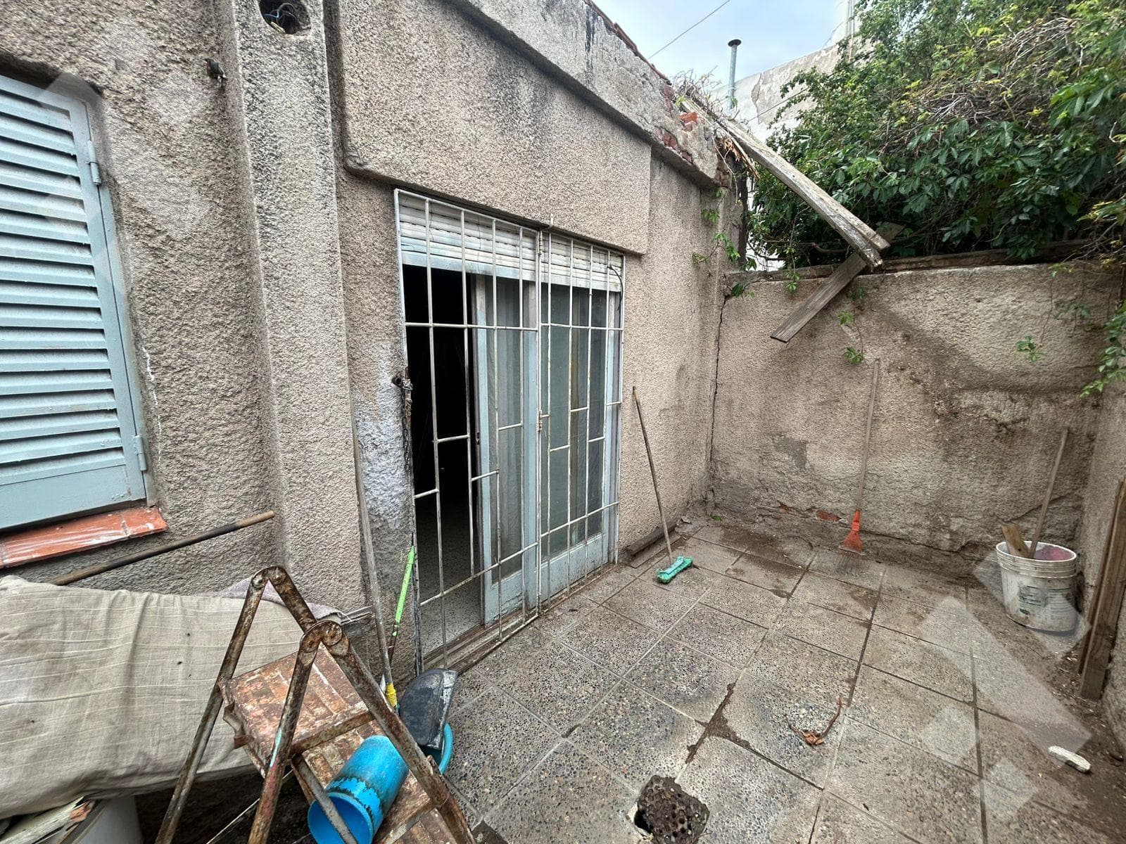 Two-bedroom apartment in need of renovation in Neuquén City