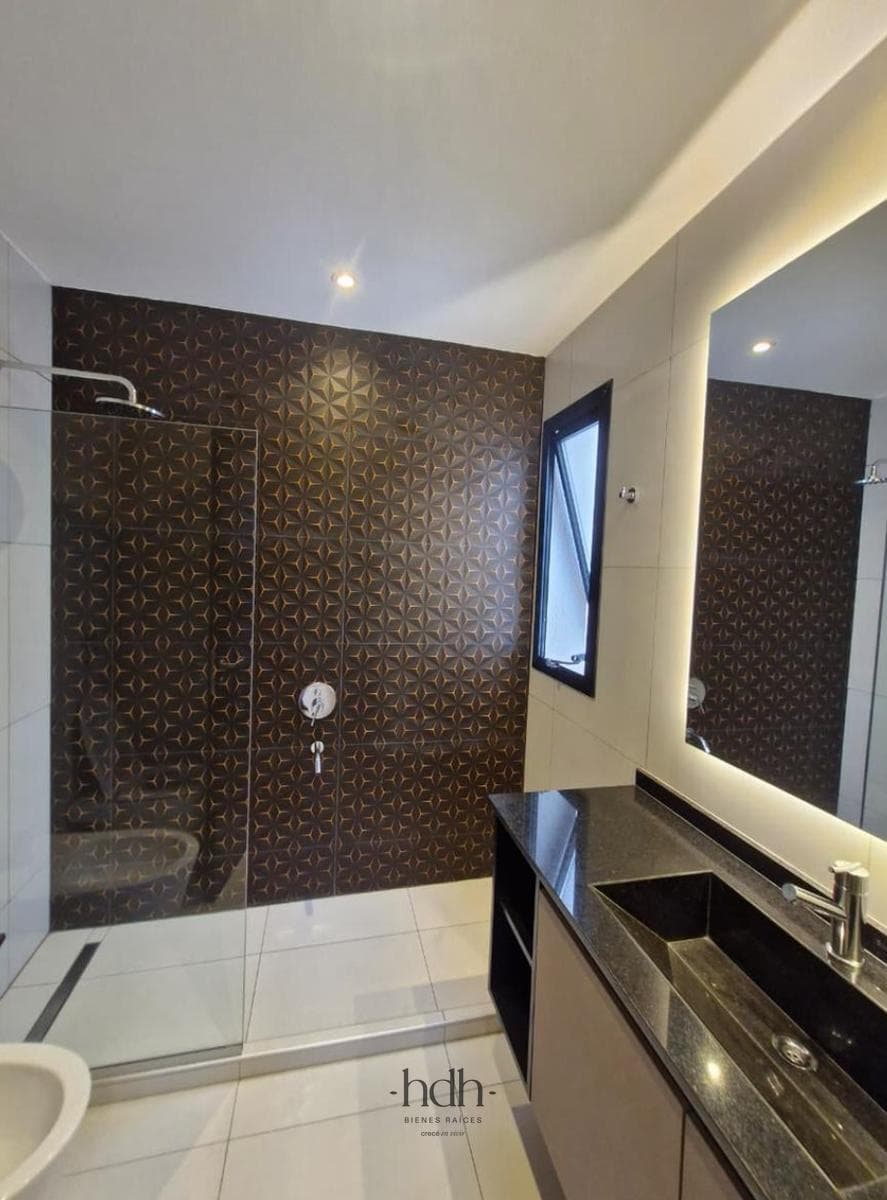 Casa venta 4 dormitorios 3 baños en Greenville II