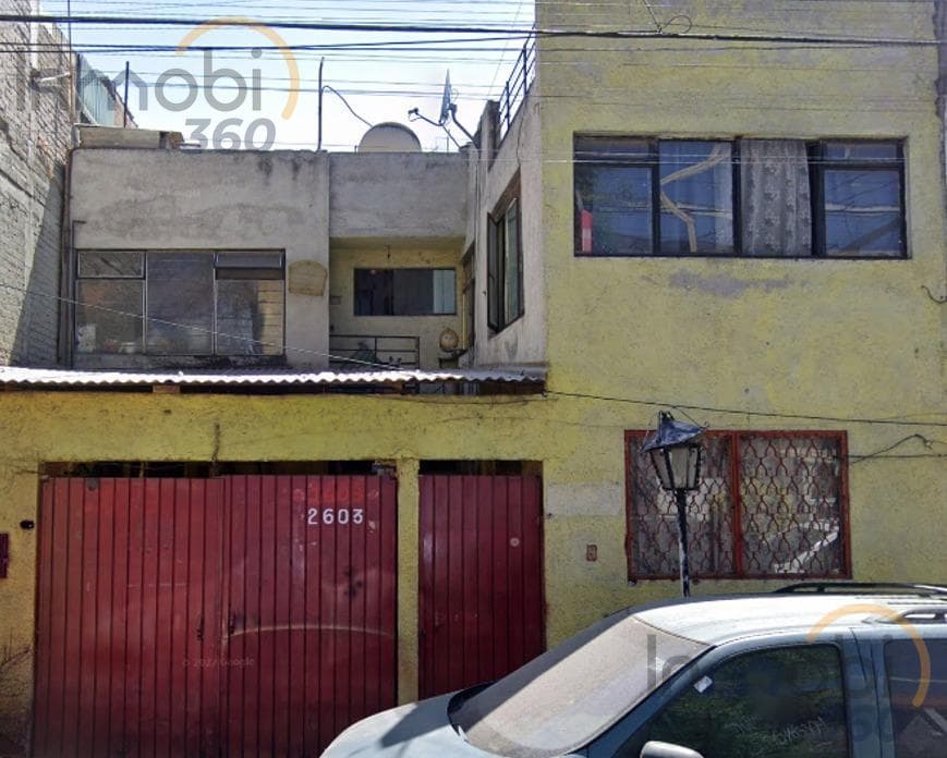 Huge property available just minutes from the Bondojito subway station