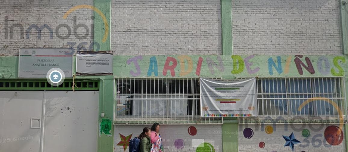 Huge property available just minutes from the Bondojito subway station