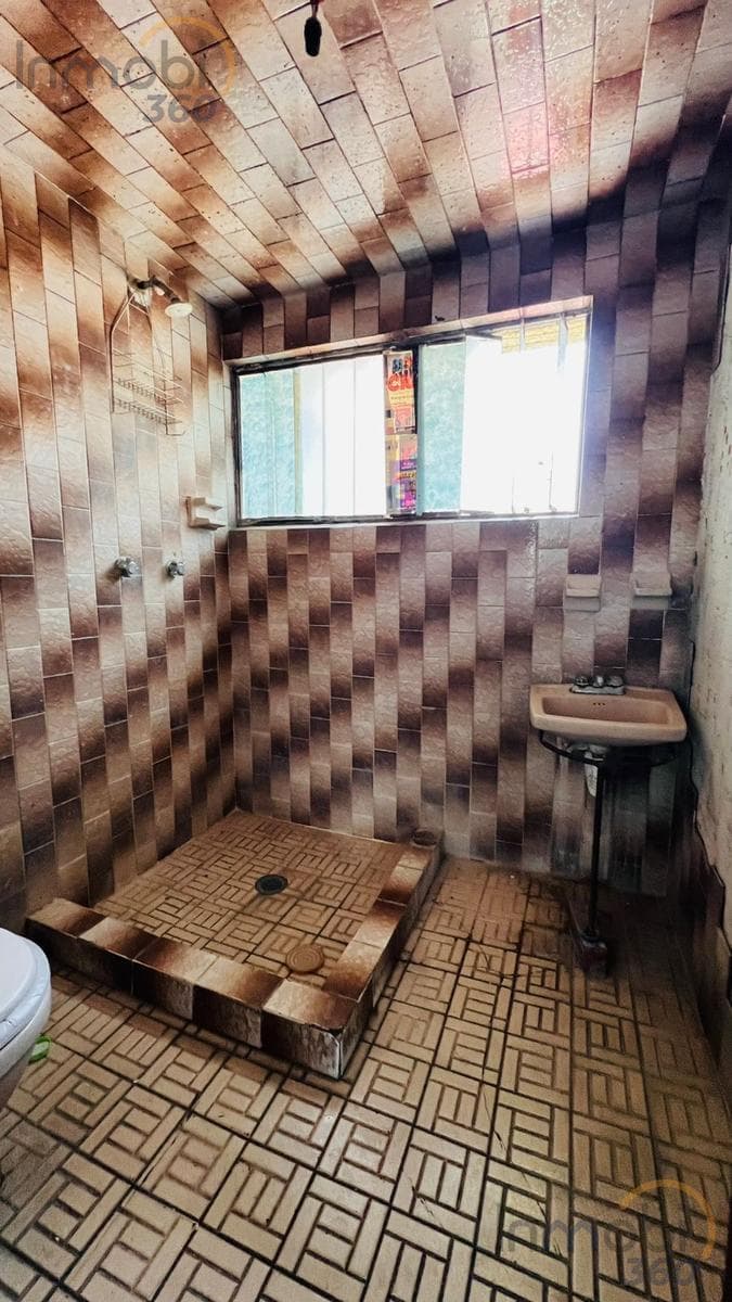 Huge property available just minutes from the Bondojito subway station