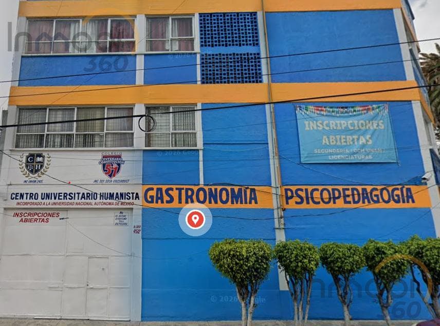Huge property available just minutes from the Bondojito subway station