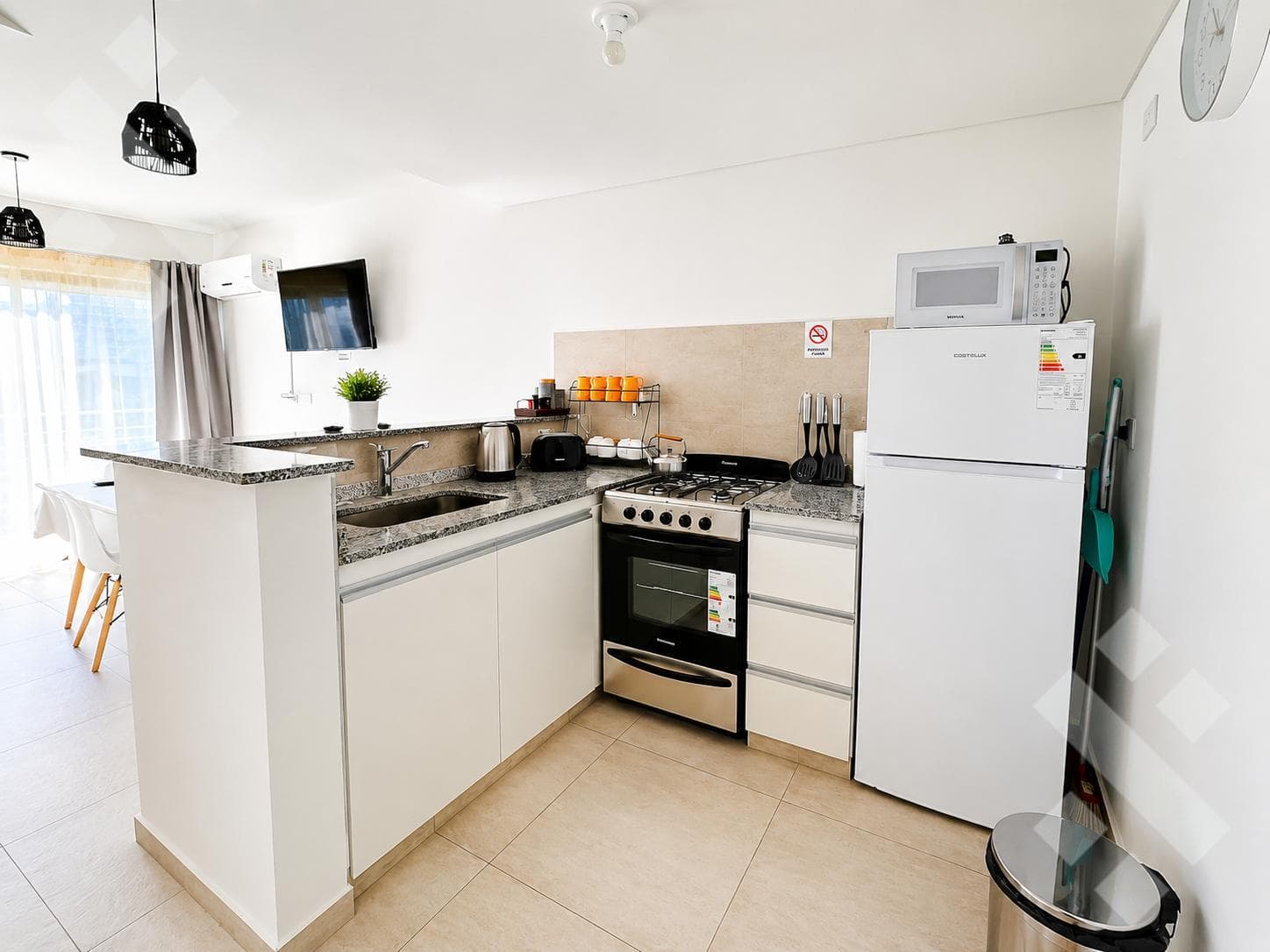 FURNISHED 1-BEDROOM APARTMENT FOR RENT WITH A BALCONY AND 2 TERRACES - DOWNTOWN - NEUQUÉN