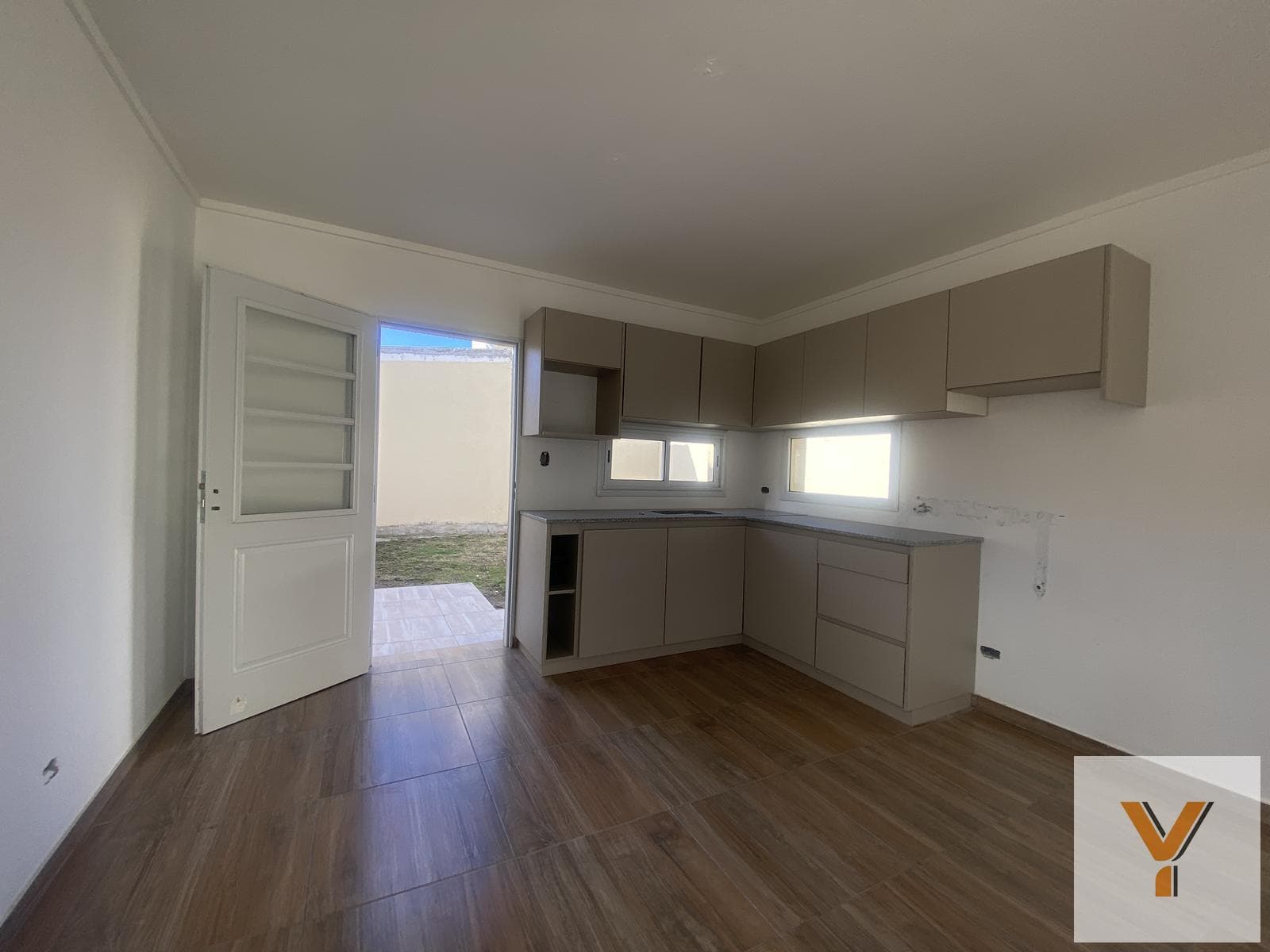 CASA PH a estrenar en Venta - 2 Dormitorios, jardin y cochera - 128 m2 totales - semicentro Tandil