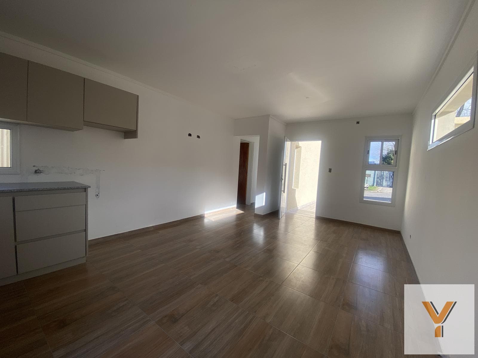 CASA PH a estrenar en Venta - 2 Dormitorios, jardin y cochera - 128 m2 totales - semicentro Tandil