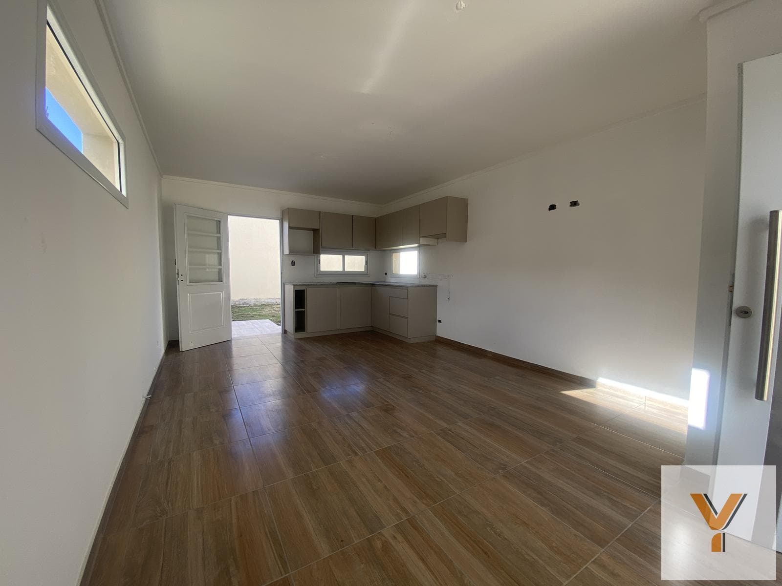 CASA PH a estrenar en Venta - 2 Dormitorios, jardin y cochera - 128 m2 totales - semicentro Tandil