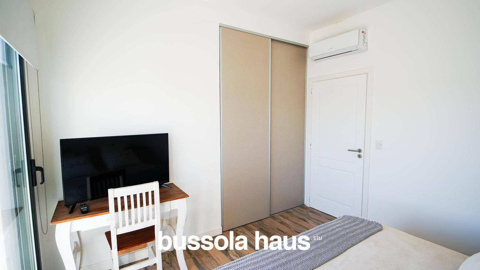 House for Sale by the Lagoon in Naudir