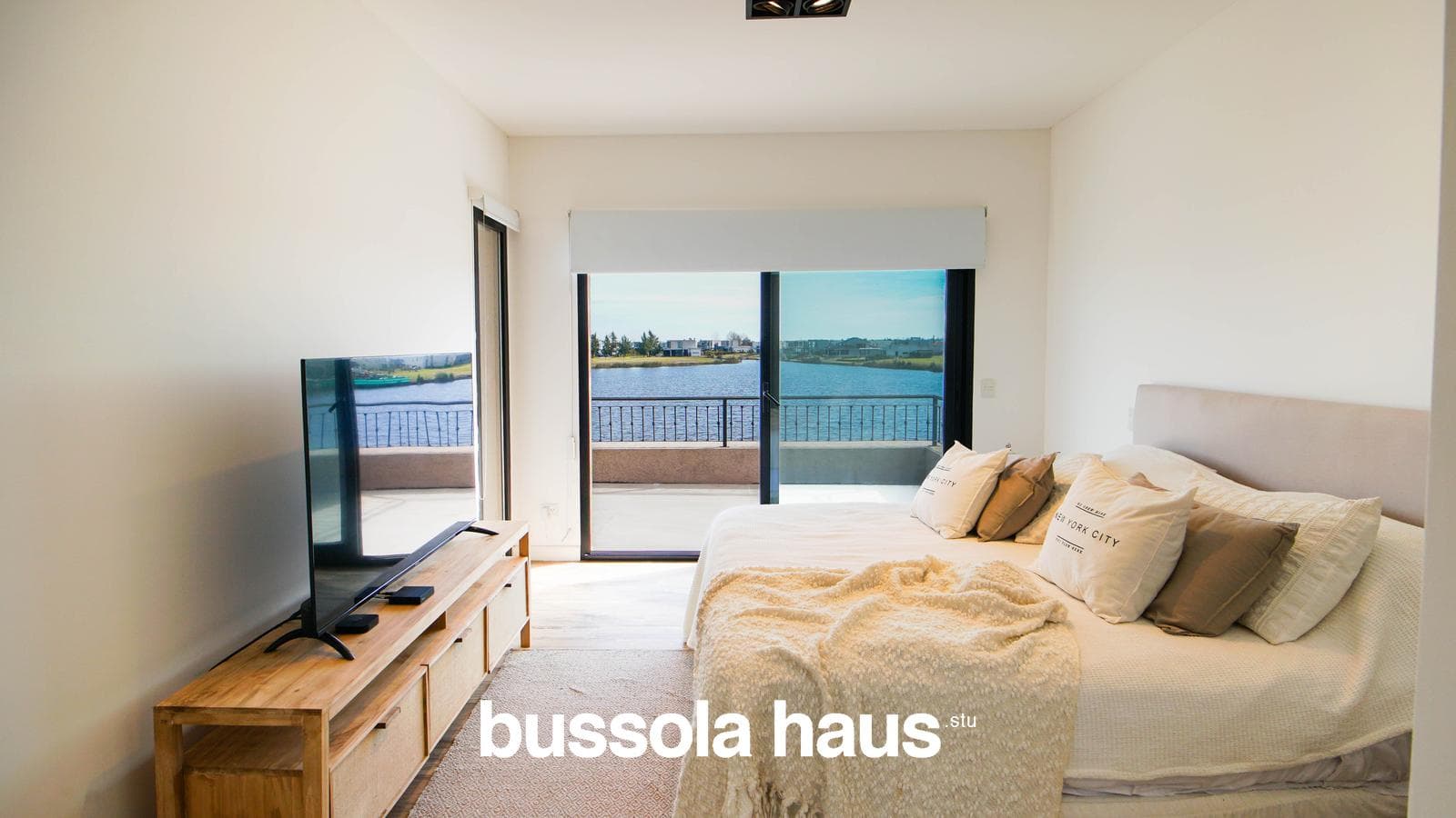 House for Sale by the Lagoon in Naudir